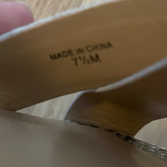 Snakeskin Flat Sandals Banana Republic 7.5 - Picture 6 of 6